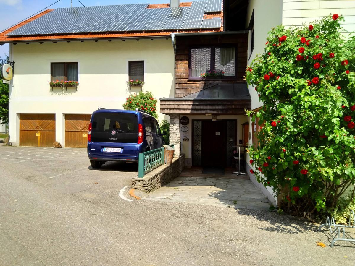 Gasthaus Schachinger Tumeltsham ภายนอก รูปภาพ