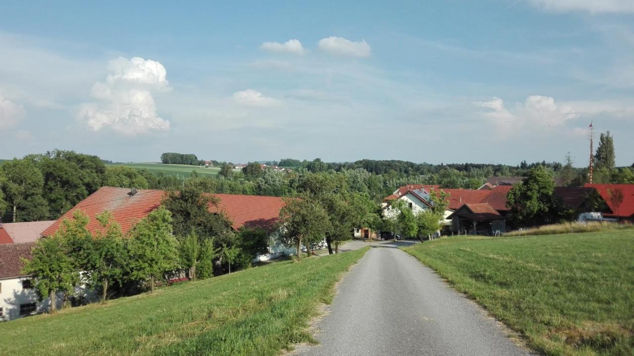 Gasthaus Schachinger Tumeltsham ภายนอก รูปภาพ