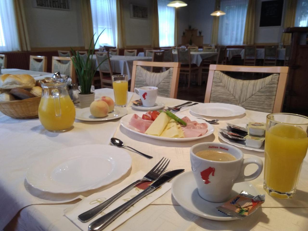 Gasthaus Schachinger Tumeltsham ภายนอก รูปภาพ